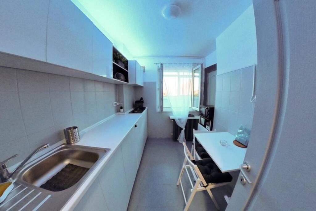 Modern 1 Bedroom Apartment In Bucharest Center! Exterior photo